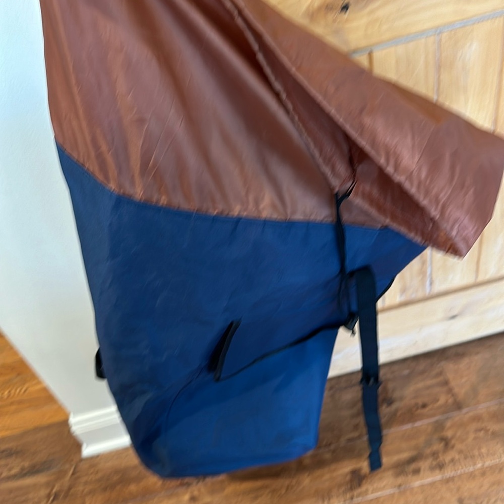 Backpack laundry hamper
